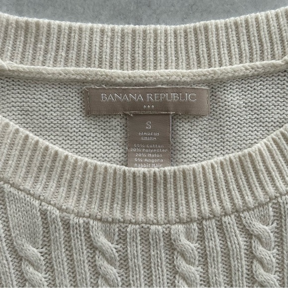 🌼 Banana Republic Cable Knit Button Shoulder Sweater, Ivory S - Picture 3 of 7